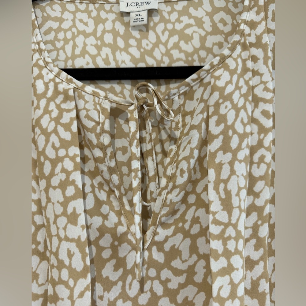 J. Crew Women's Beige Leopard Print 🐆Blouse - Picture 4 of 10